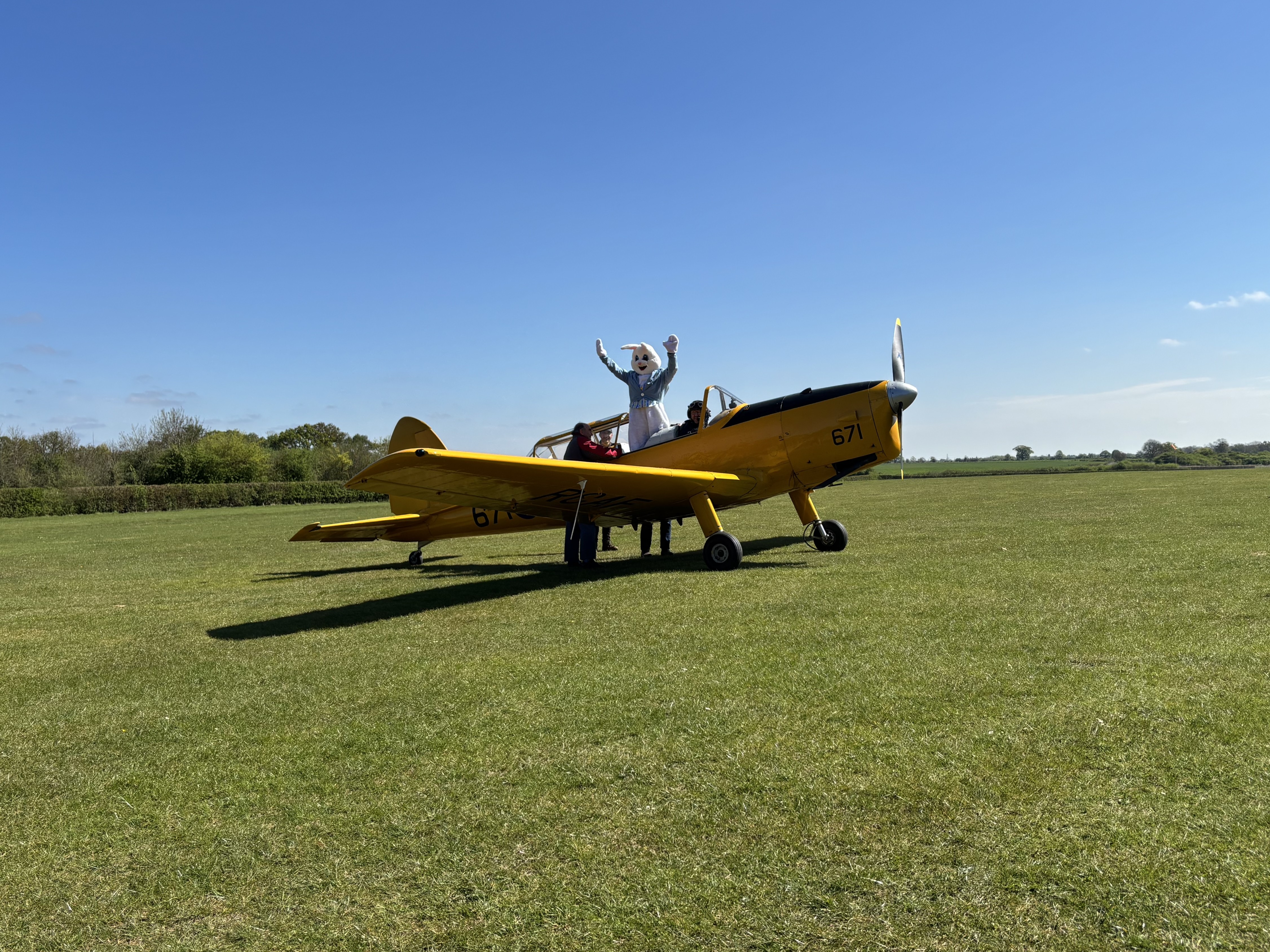 The Easter Bunny's Arrival. Easter Bunny Flies In 2025. © The Shuttleworth Trust. Photo Hannah Hopkinson (2)