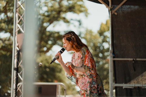 Singer At Summer Fete Open Weekend 2025.© The Shuttleworth Trust. Photo Mach 3 Studio (3)