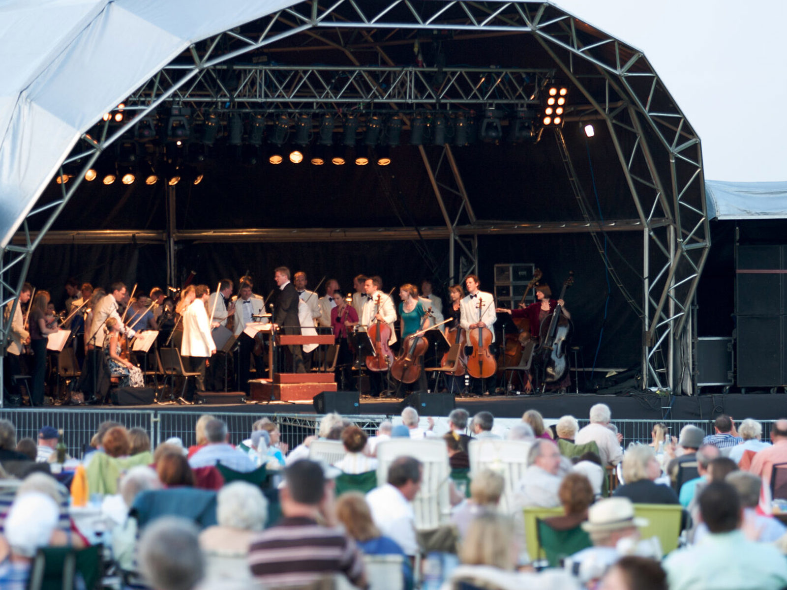 The Stage Flying Proms 2007 © The Shuttleworth Trust. Photo Darren Harbar