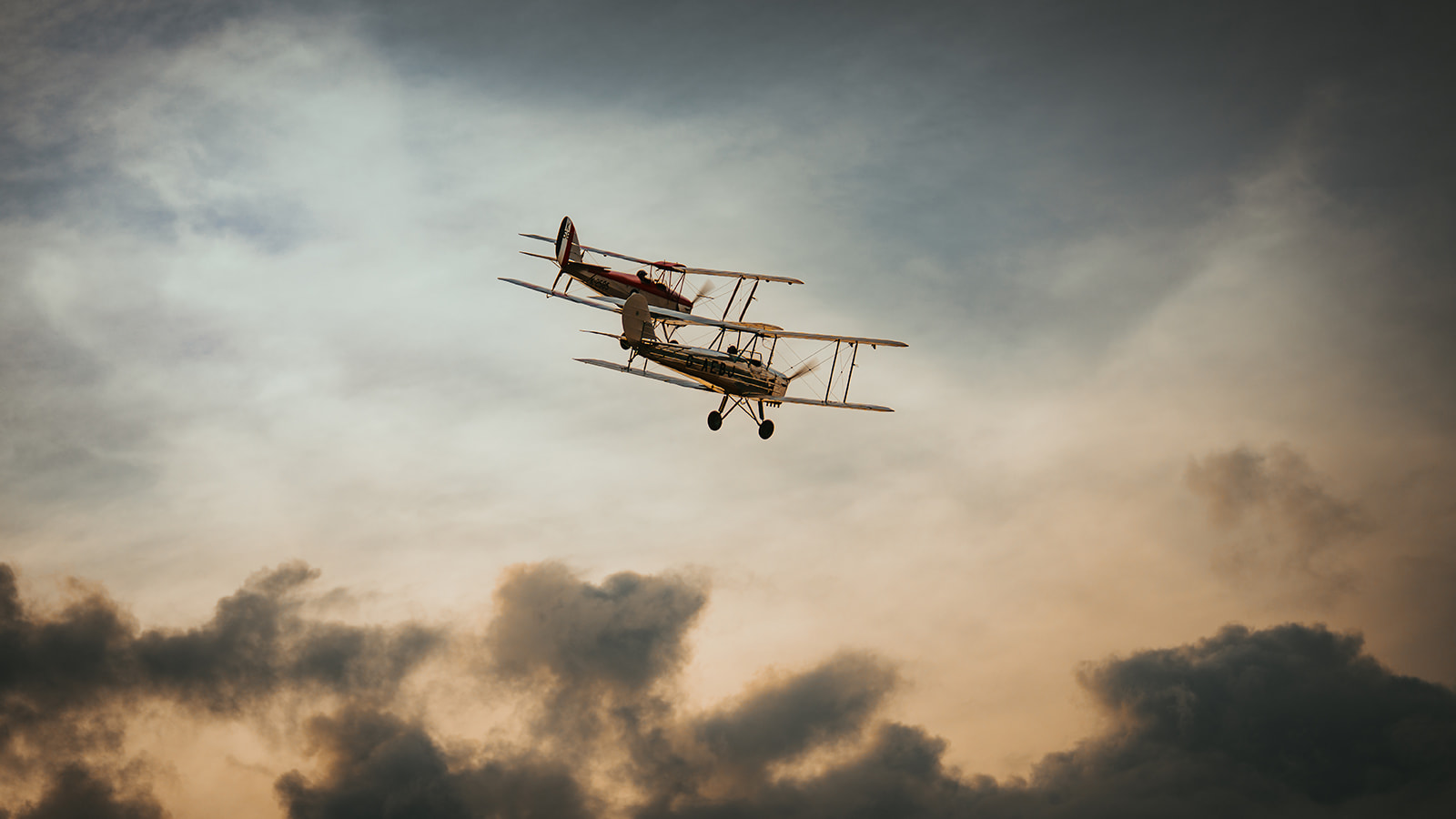 DH.82A Tiger Moth And Blackburn B2 At Wings & Wheels 2026 © The Shuttleworth Trust. Photo Mach 3 Studio