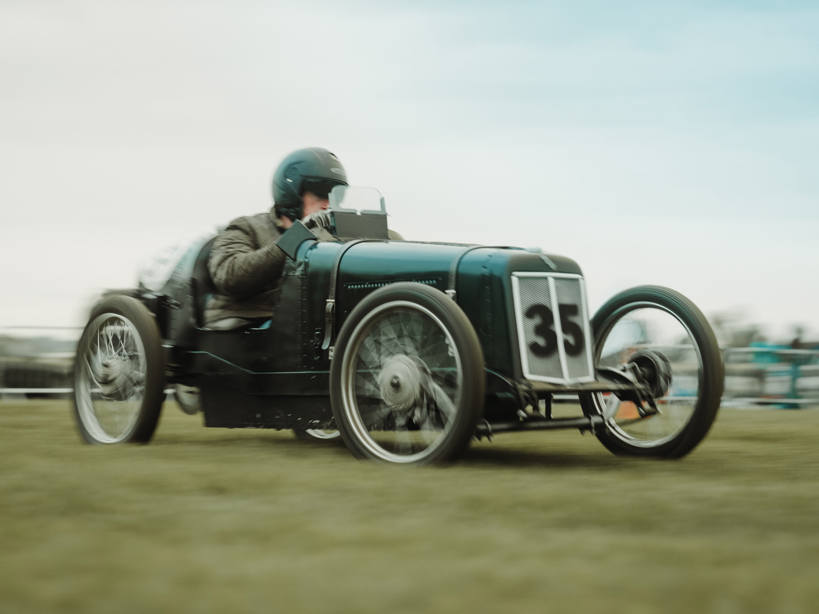 Airfield Sprint. Race Day 2024 © The Shuttleworth Trust. Photo Oliver Lloyd (2)