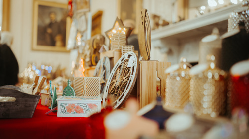 Exploring The Christmas Market. © The Shuttleworth Trust. Photo Oliver Lloyd (2)