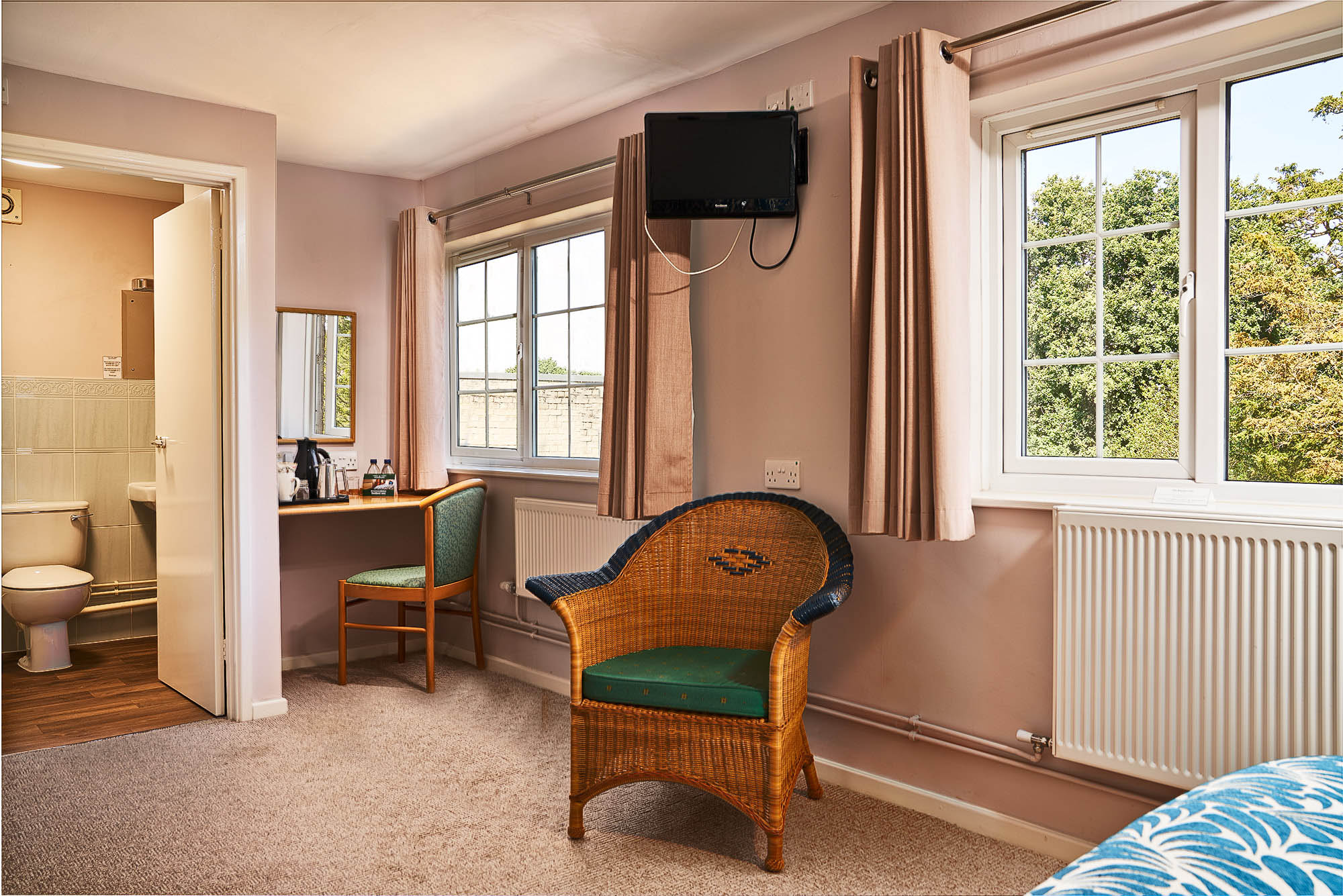 The Garden Suite Bedroom (1)