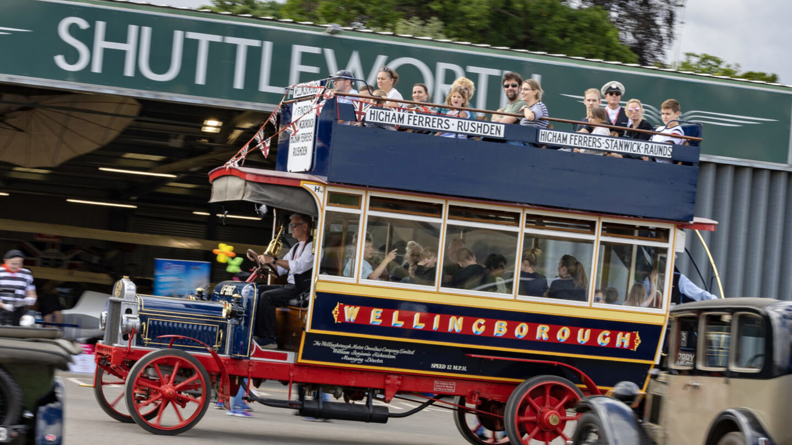 Vintage Bus Rodes